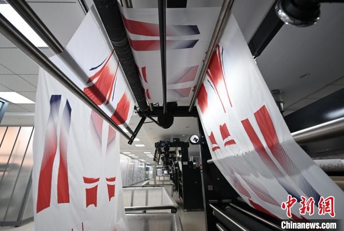 一卷卷布匹，带着科技、时尚闪耀巴黎奥运会