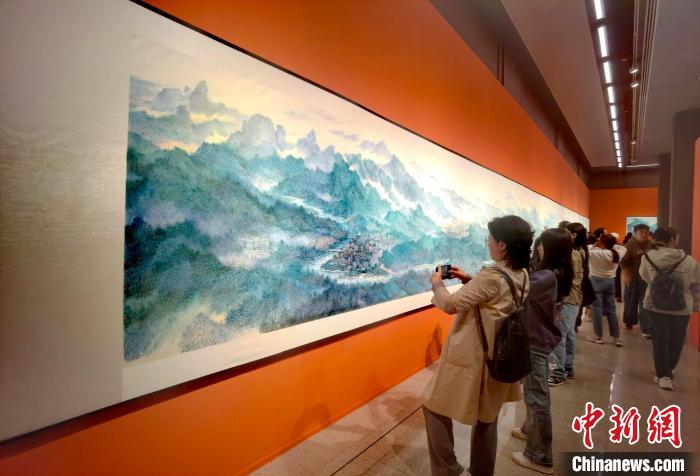 大美潇湘大型系列山水画展亮相中国美术馆