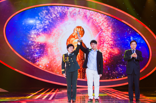 何鸣鸿副主任出席2015年度&ldquo;科技盛典&rdquo;颁奖典礼